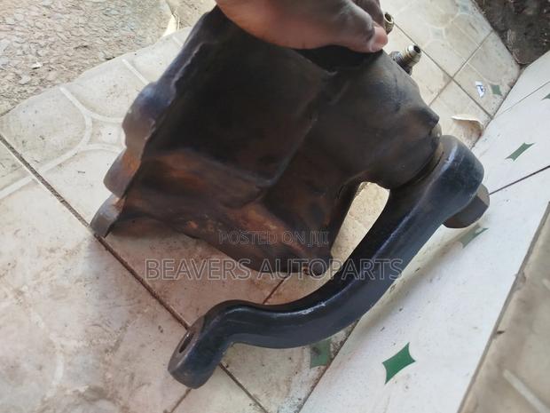 Isuzu FRR 33 Steering Box - main view