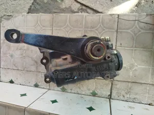 Isuzu FRR 33 Steering Box