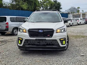 Subaru Forester Premium AWD 2019 White