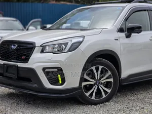 Subaru Forester Premium AWD 2019 White