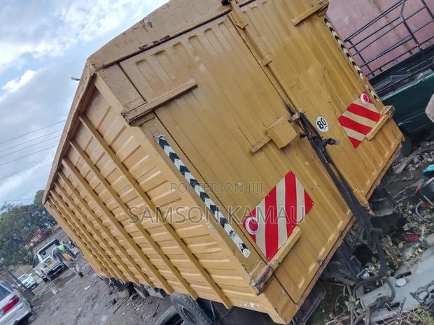 Mitsubishi Canter - main view