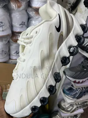 Nike Dn8 Sneakers