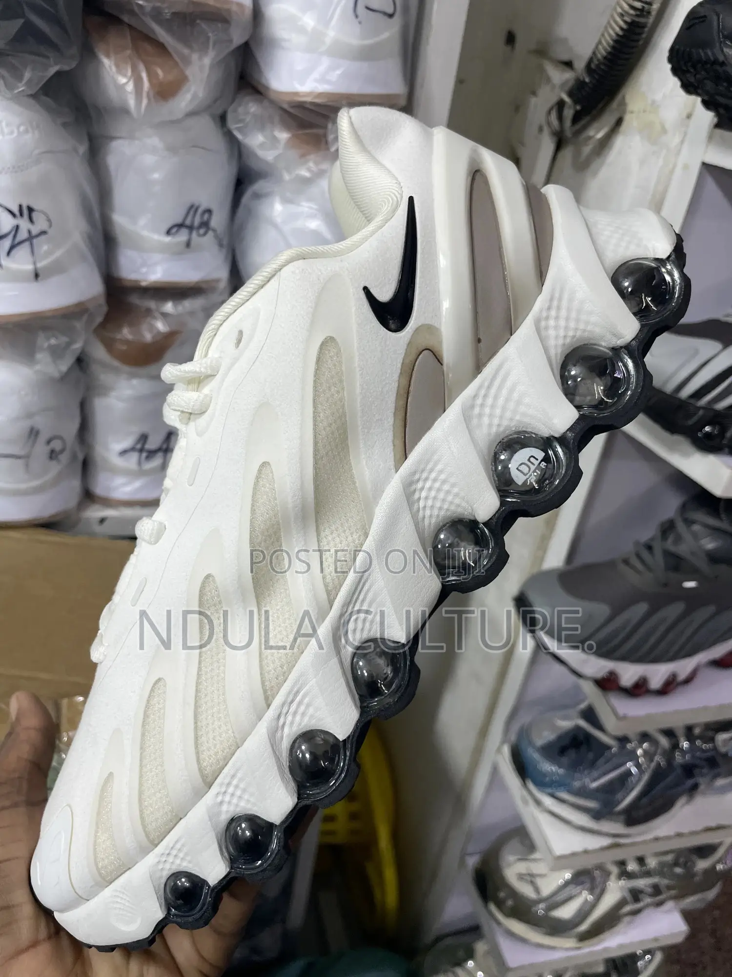 Nike Dn8 Sneakers