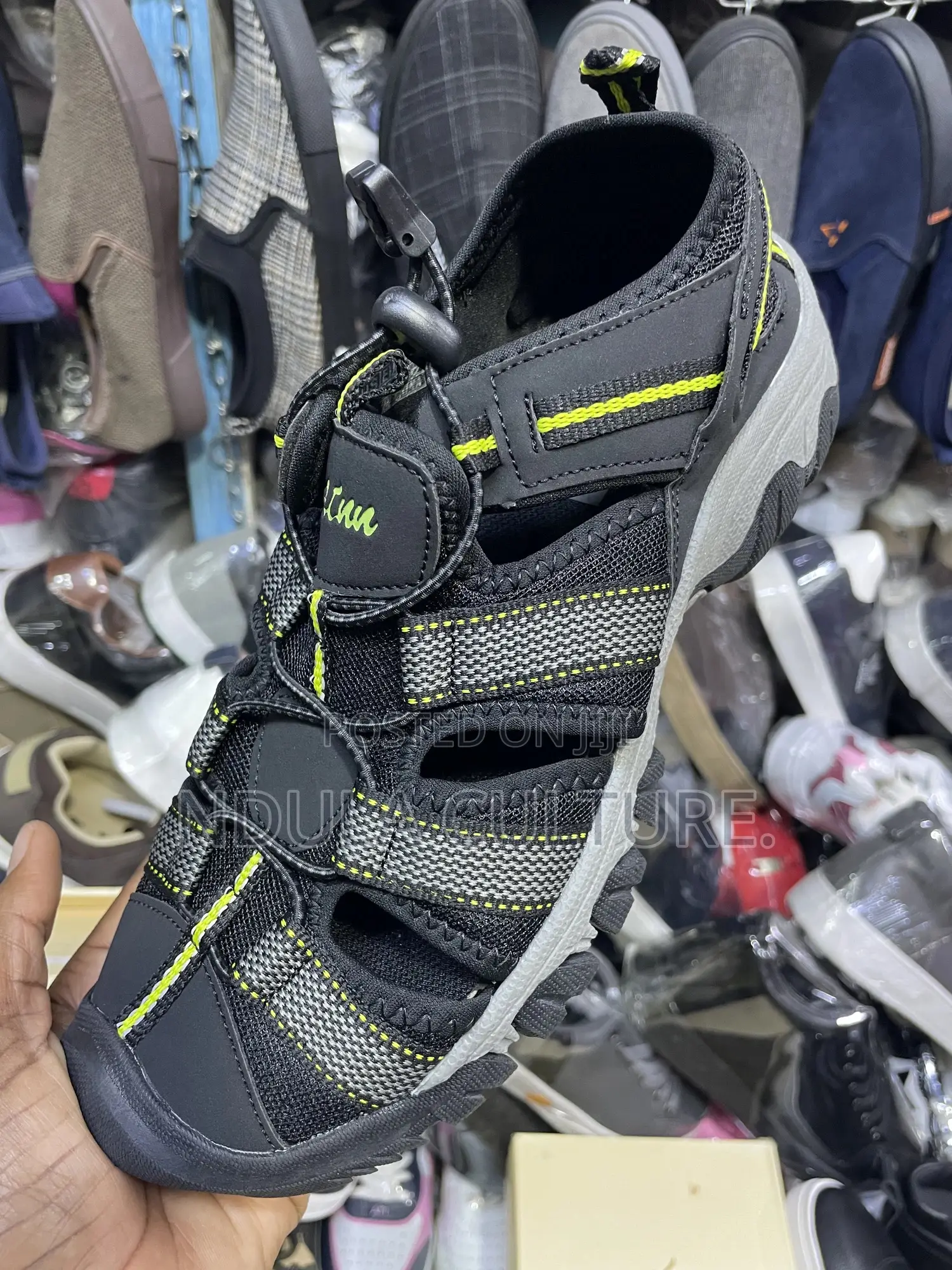 Catrn Closed Toe Hiking Sandals