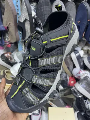 Catrn Closed Toe Hiking Sandals