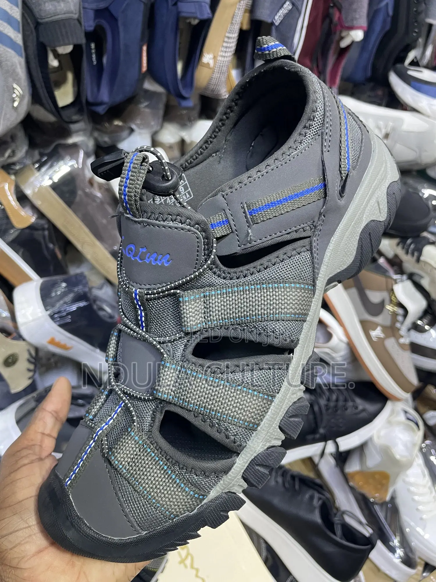 Catrn Closed Toe Hiking Sandals