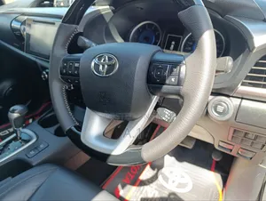 Toyota Hilux SR5 HI-Rider 2019 White