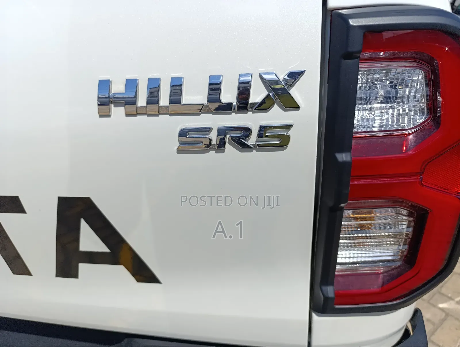 Toyota Hilux SR5 HI-Rider 2019 White