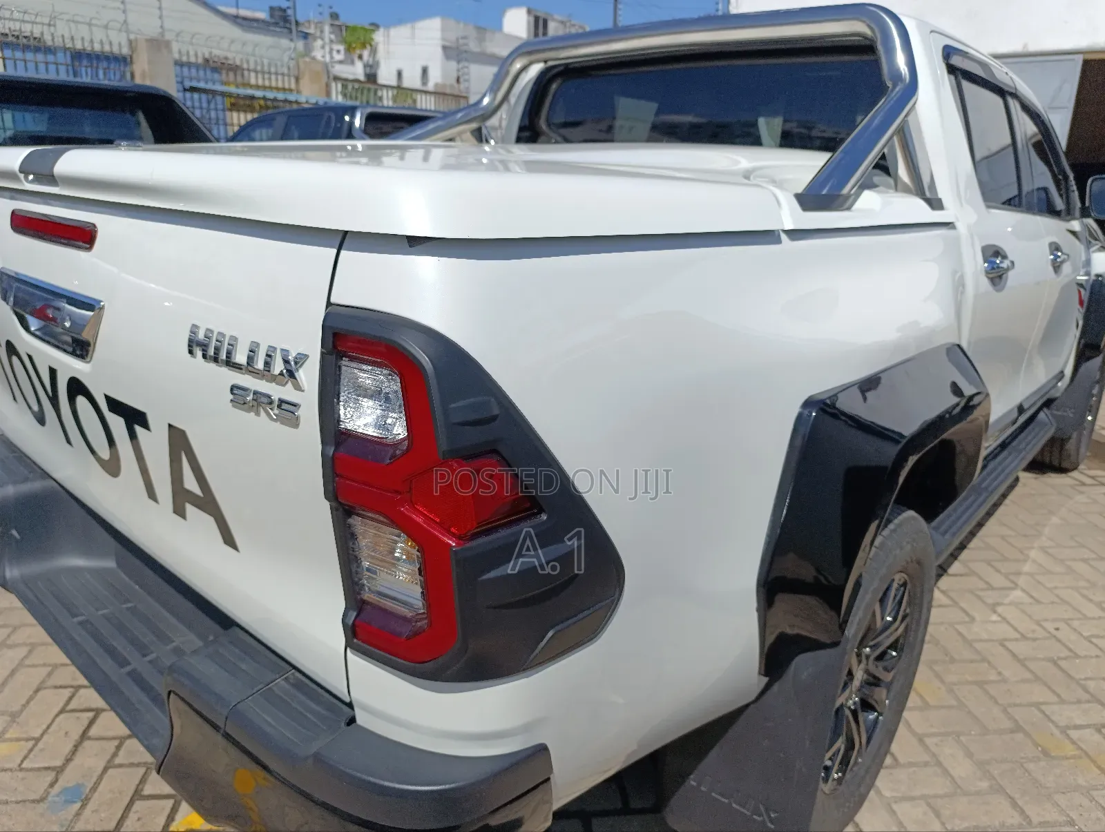 Toyota Hilux SR5 HI-Rider 2019 White