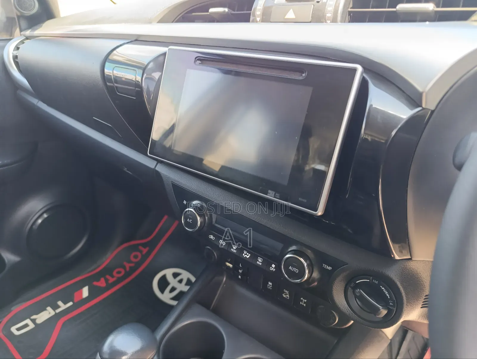 Toyota Hilux SR5 HI-Rider 2019 White