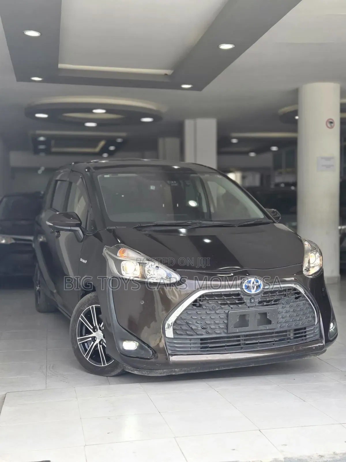 Toyota Sienta 2018 Brown
