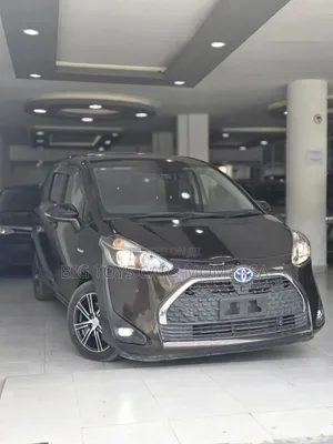 Toyota Sienta 2018 Brown