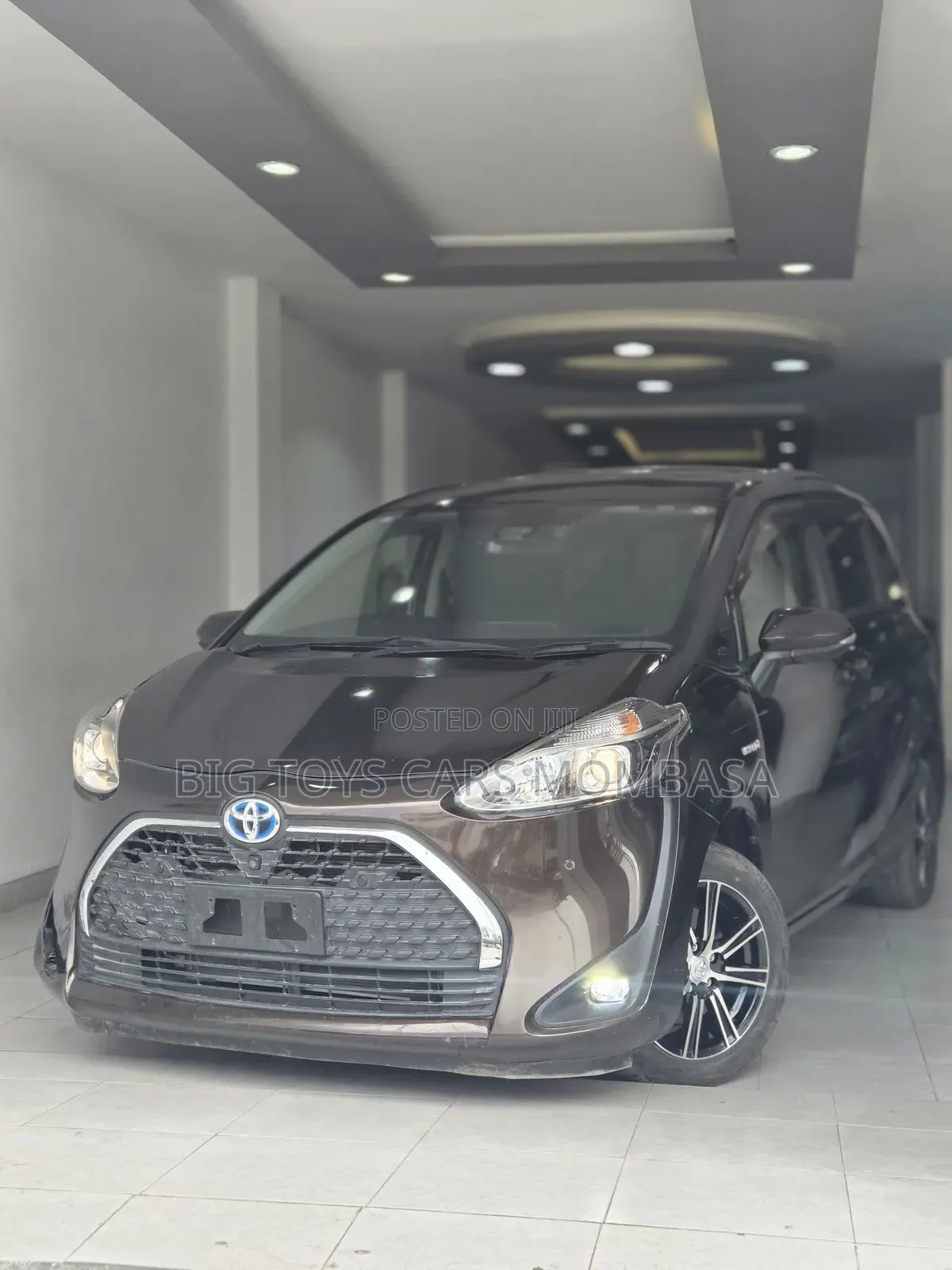 Toyota Sienta 2018 Brown