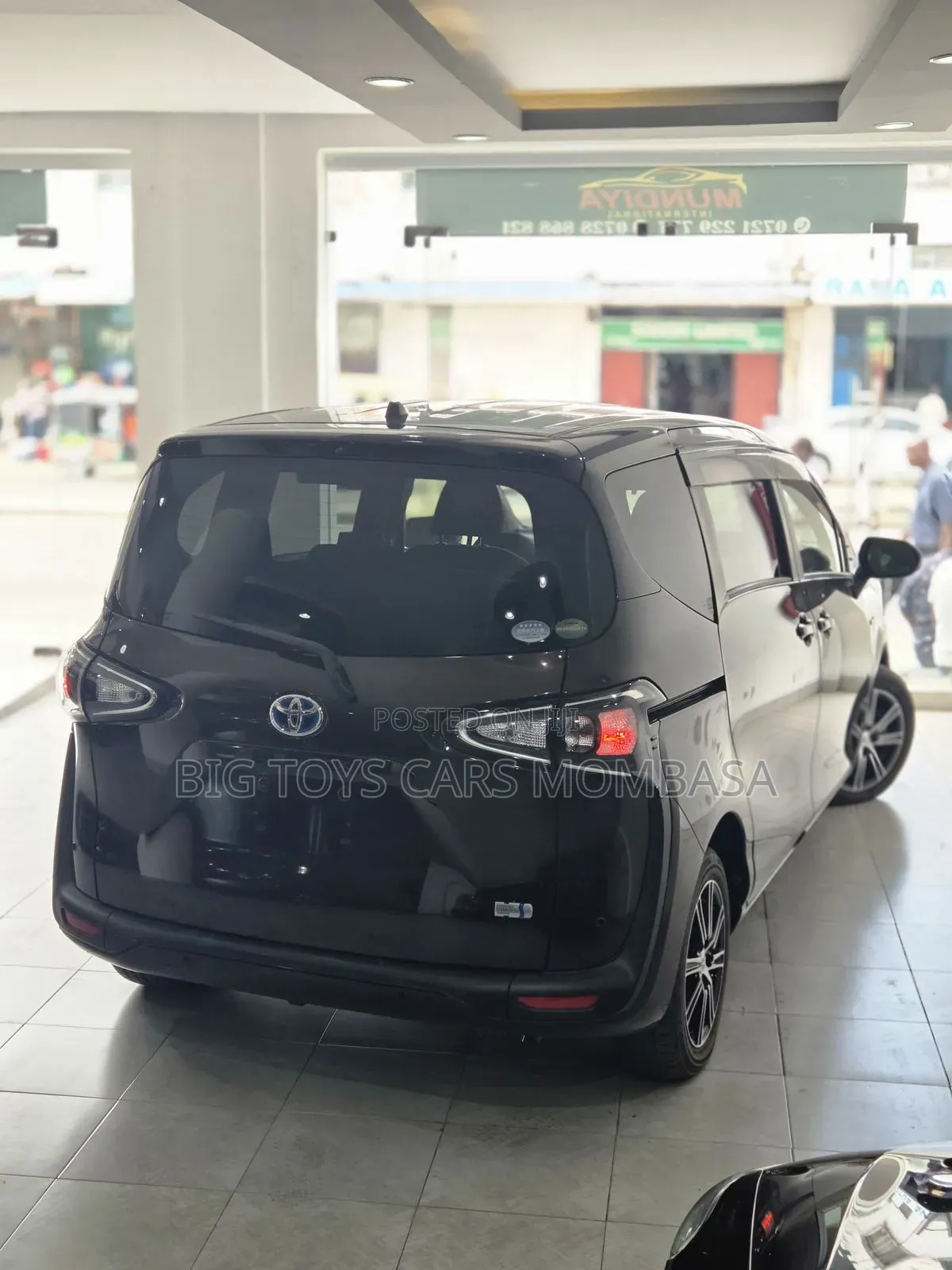 Toyota Sienta 2018 Brown
