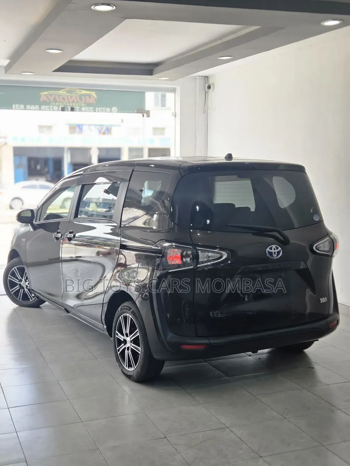Toyota Sienta 2018 Brown
