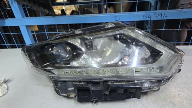 Nissan Xtrail Nt_32 Headlight - main view