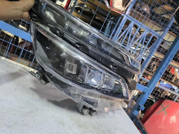 Toyota Voxy 2018 Model Headlight - thumbnail 2
