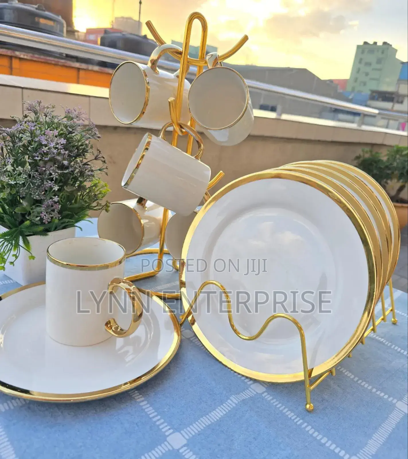 *12 All White Gold Gold Dinner