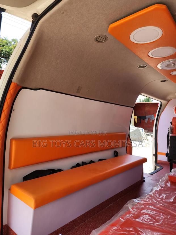Toyota HiAce 2018 White - thumbnail 14