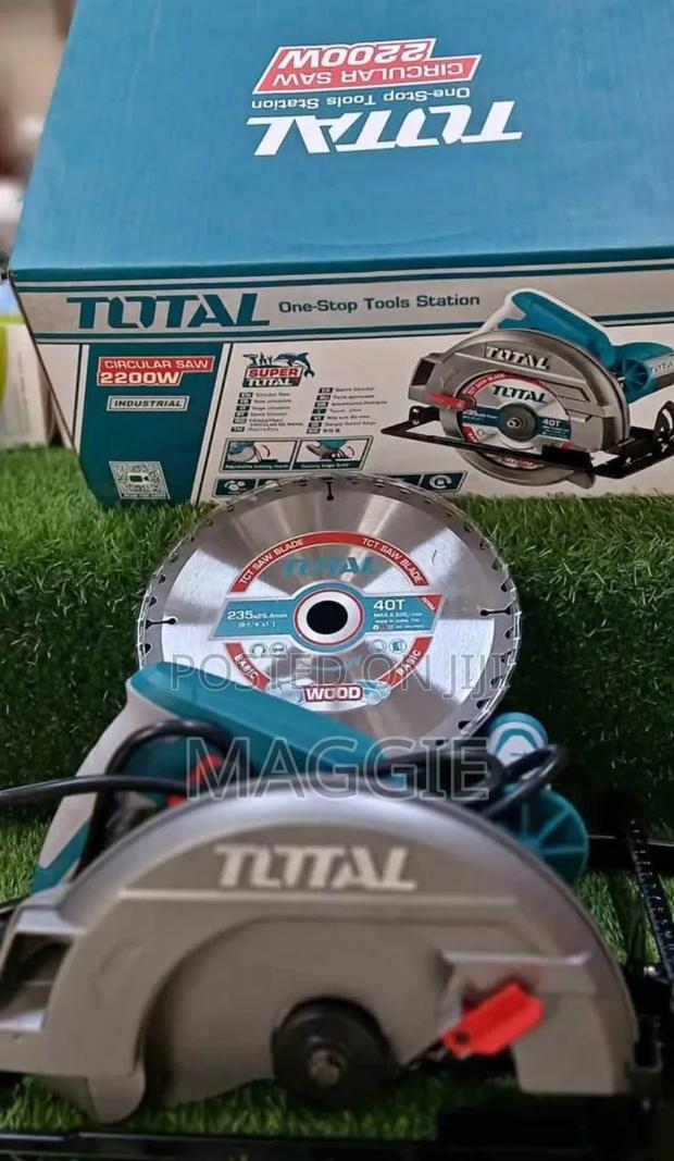 Total 9" Circular Saw 2200w