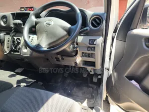 Nissan Caravan (Urvan) 2018 White