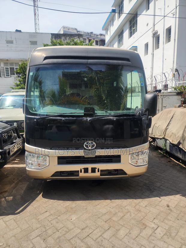 Toyota Coaster 2018 Gold - thumbnail 2