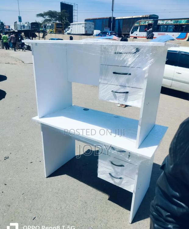 Modern Office Desk - main view