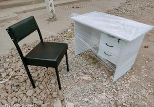 Modern Office Desk And Office Chair