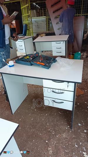 Modern Office Desk – Stylish, Strong & Functional - thumbnail 2