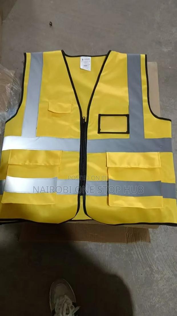 Reflector With Zip.And Pockets Quality Reflector All Colours
