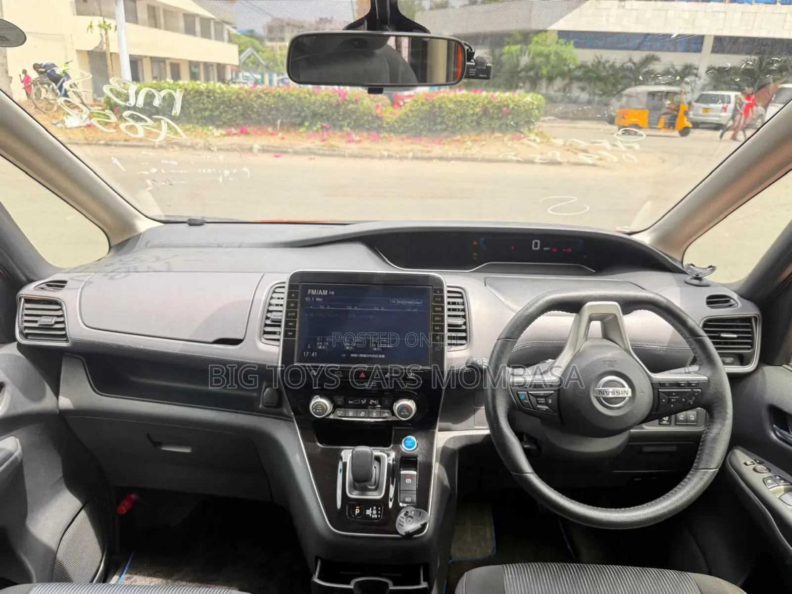 Nissan Serena 2019 Orange