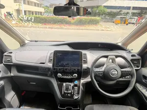 Nissan Serena 2019 Orange