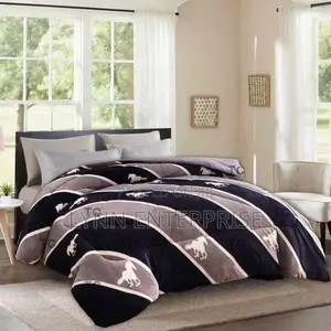 Single Woolen Duvet* Note *No Pillowcases* *No Bedsheets* 5*6