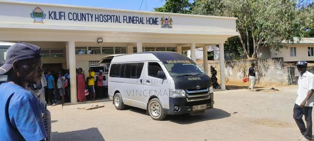 Toyota HiAce 2012 Silver - thumbnail 2