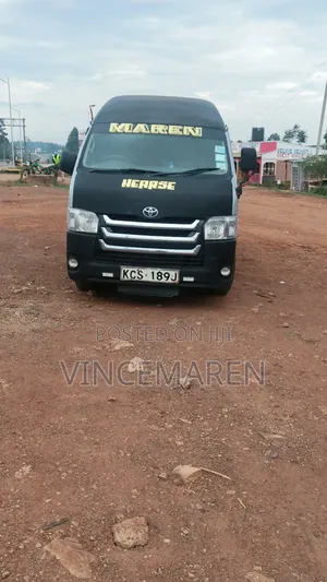Toyota HiAce 2012 Silver