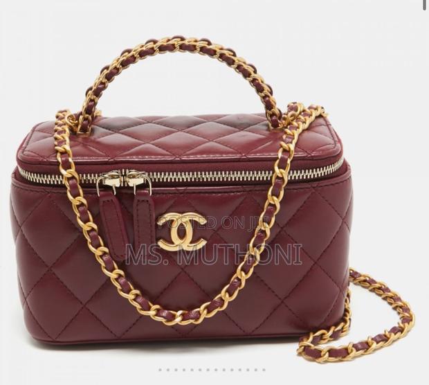 Chanel Small Bordeaux Vanity Case Handbag - thumbnail 3