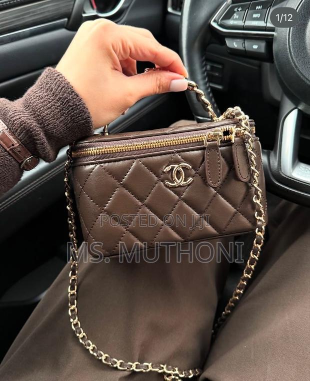 Chanel Small Bordeaux Vanity Case Handbag - thumbnail 8