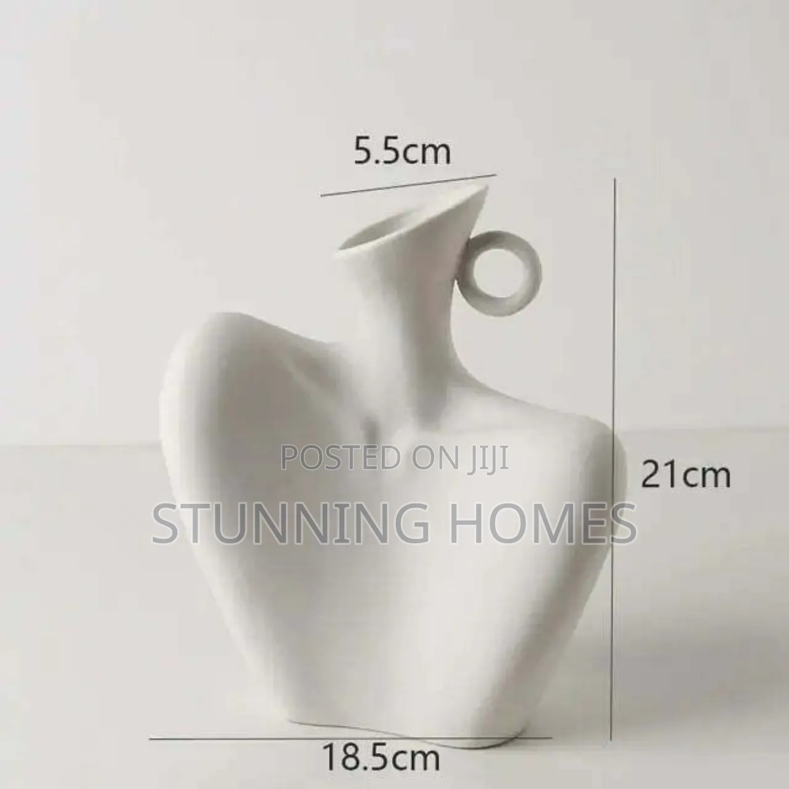 Collarbone Statement Nordic Vase