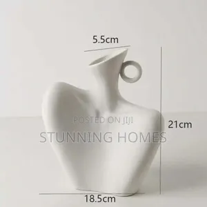 Collarbone Statement Nordic Vase