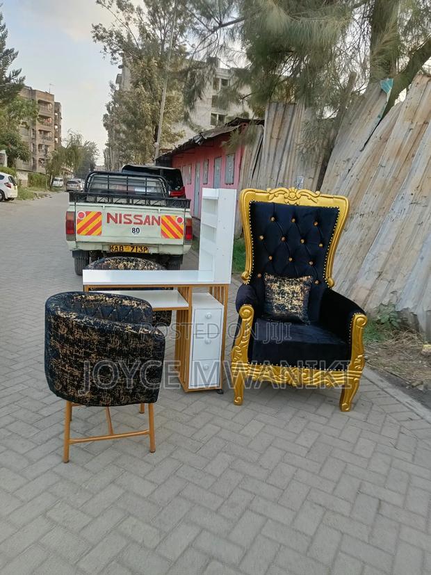 Manicure Set and Queen Pedicure Seat, Black and Gold
