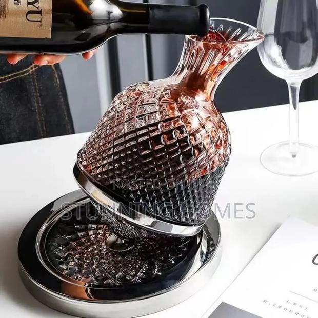 Elegant Rotating Wine Decanter - main view