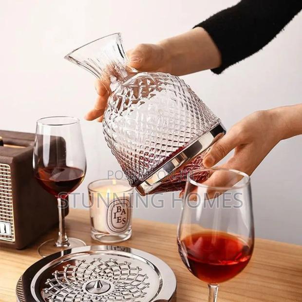 Elegant Rotating Wine Decanter - thumbnail 3