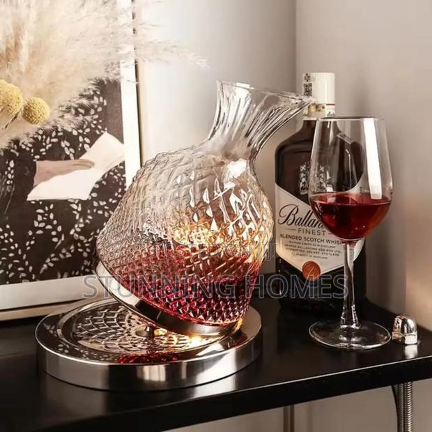 Elegant Rotating Wine Decanter - thumbnail 4