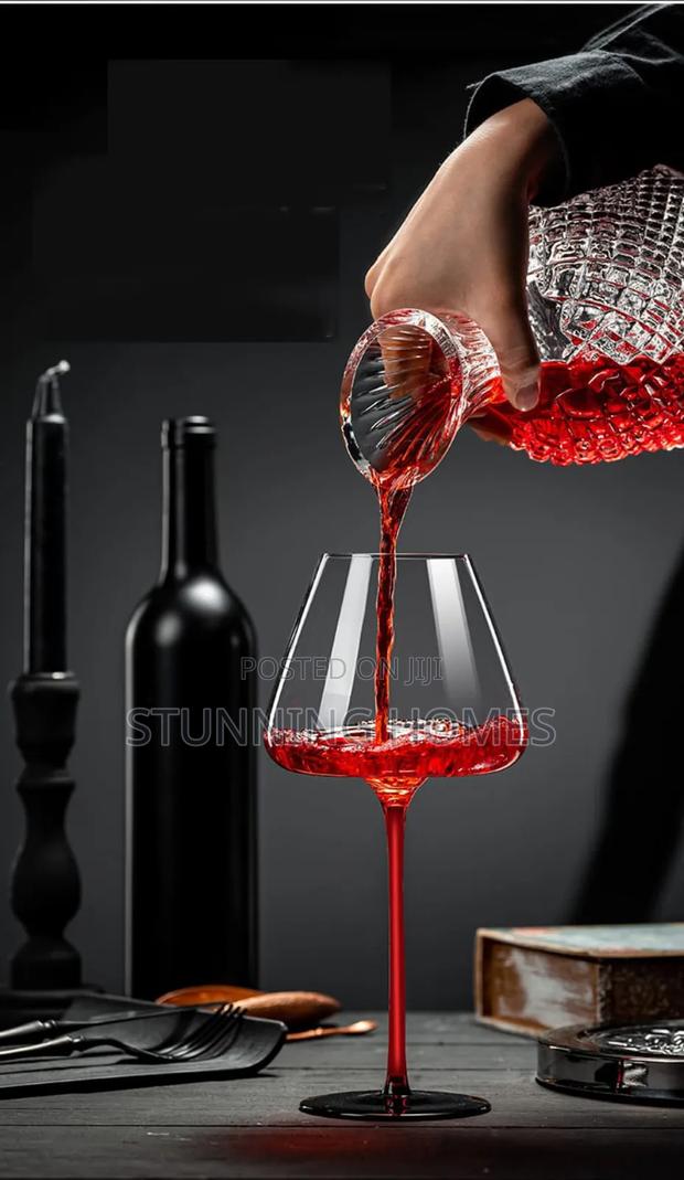 Elegant Rotating Wine Decanter - thumbnail 6