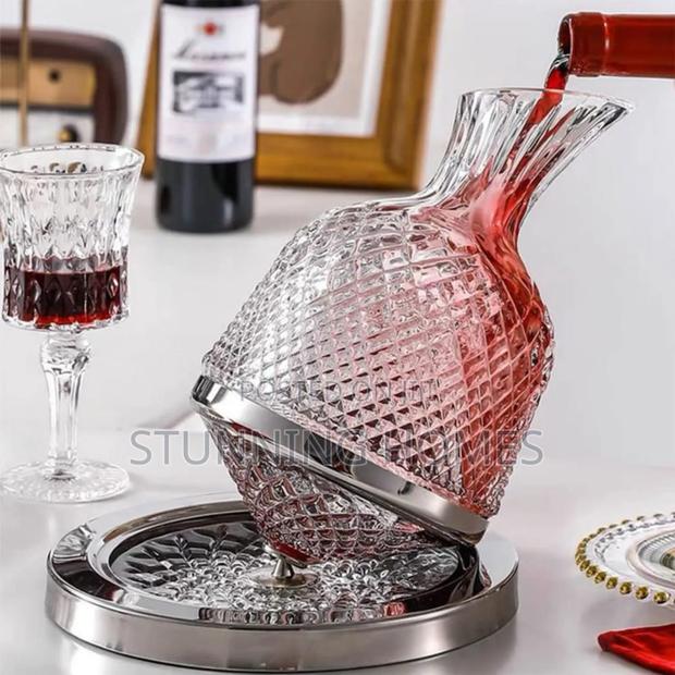 Elegant Rotating Wine Decanter - thumbnail 8