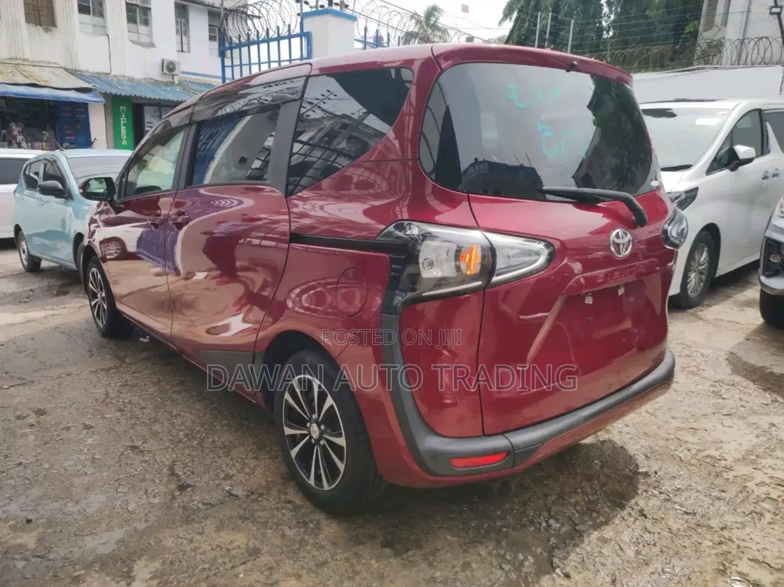 Toyota Sienta 2019 Red