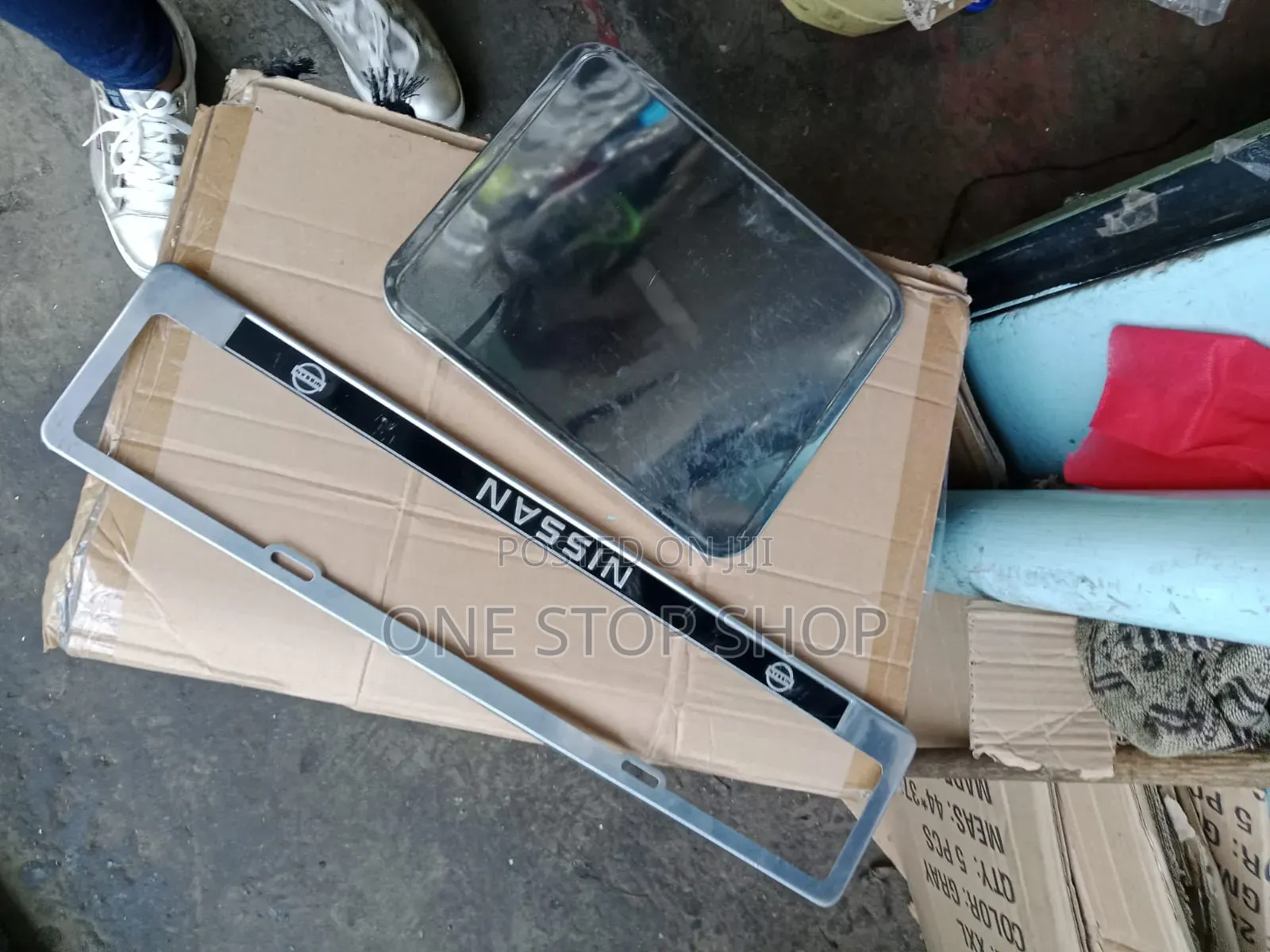 Nissan Oblong Branded Number Plate Frame