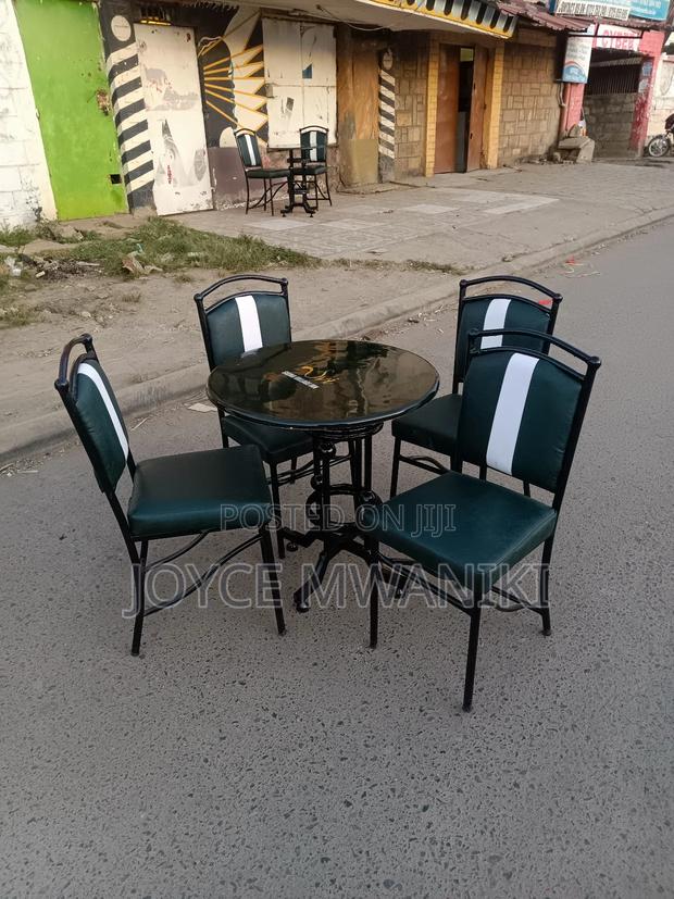 Restaurant Set, Jungle Green and White With Round Table 