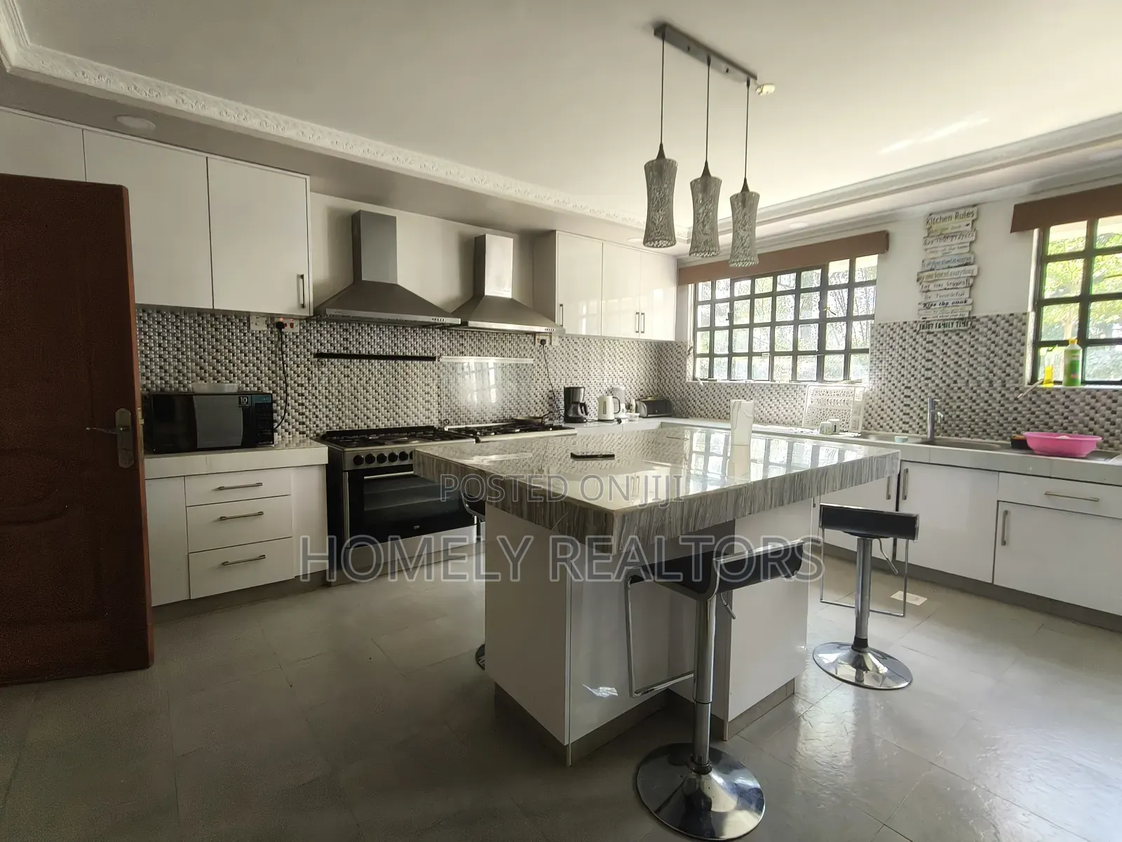6bdrm Mansion in Karen, Nairobi for sale