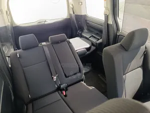 Toyota Voxy 2018 Silver